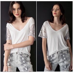 𝅺OFF White Knit Top with Short Sleeves & Sequins